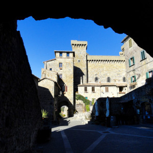 Bolsena, borgo medievale e Castello Monaldeschi della Cervara